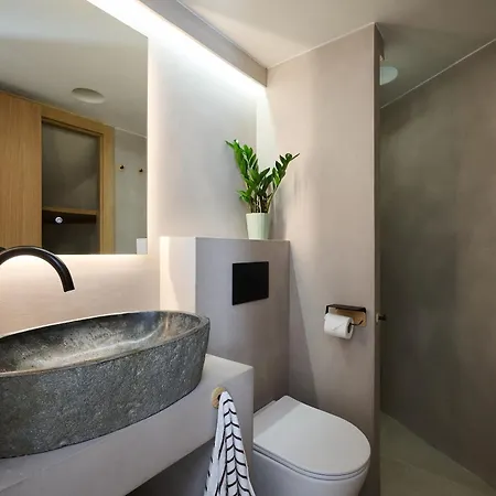 House - Direct Access, Views & Design Villa *